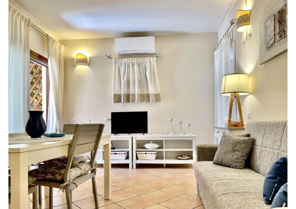 Apartamento Le Residenze Sul Mare B6 Porto Ottiolu Exterior foto